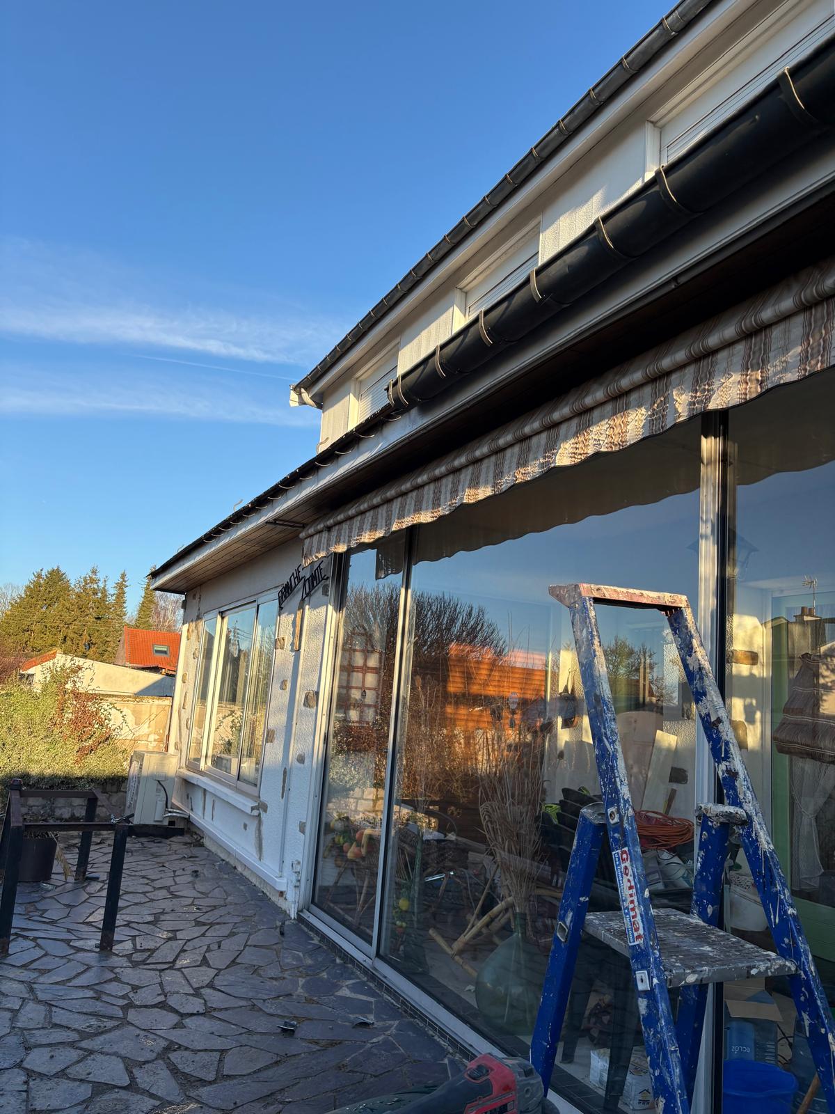 Remplacement de gouttières anciennes par des gouttières en aluminium à Neuville-Saint-Remy